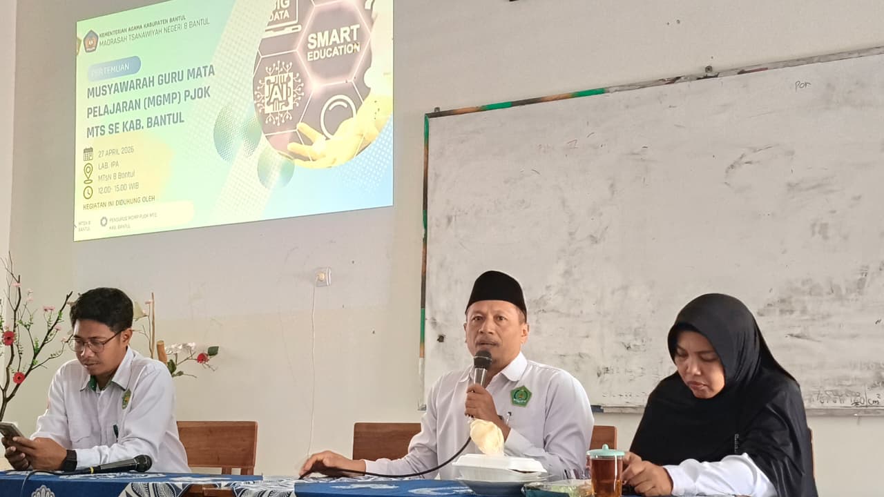 Guru PJOK MTsN 9 Bantul Ikuti MGMP Bahas Kisi-Kisi UM dan Modul Ajar KBC